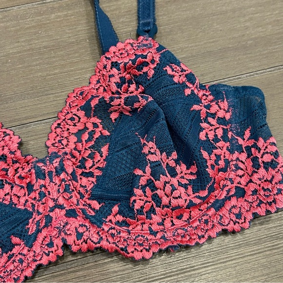 Wacoal 65191 Embrace Lace Underwire Bra - Picture 2 of 8